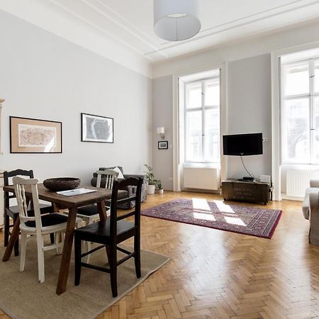 King Rustik & Central Apartment Budapest Esterno foto