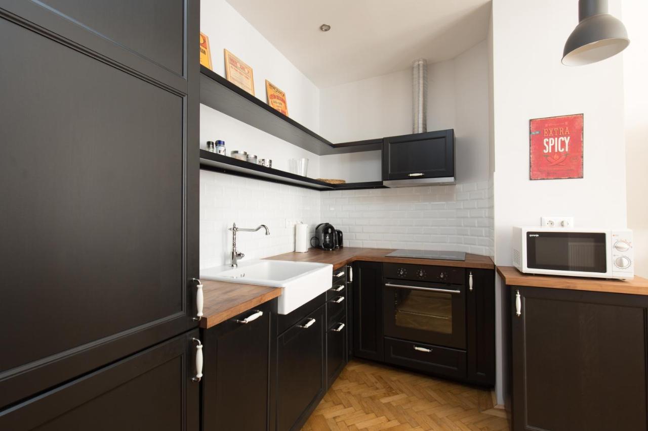 King Rustik & Central Apartment Budapest Esterno foto