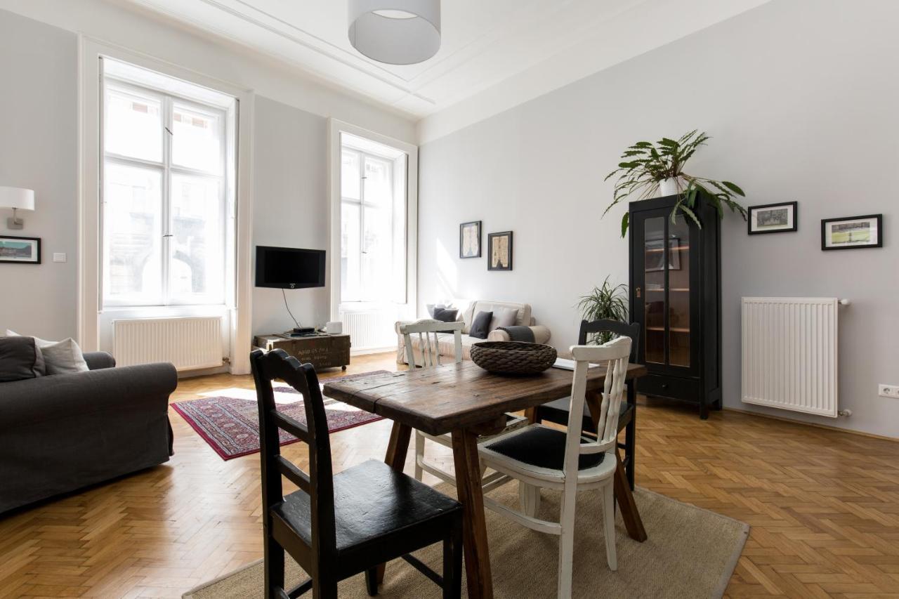 King Rustik & Central Apartment Budapest Esterno foto