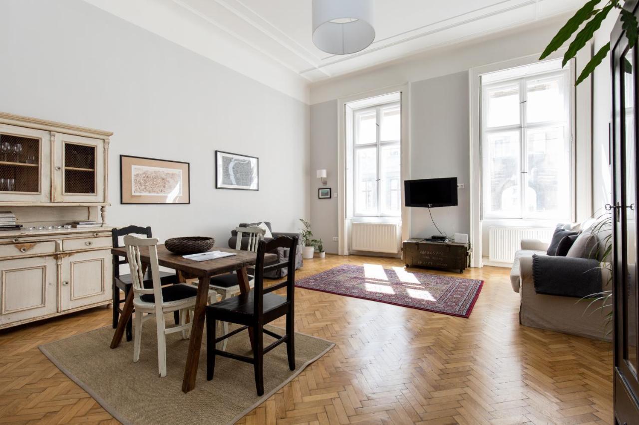 King Rustik & Central Apartment Budapest Esterno foto