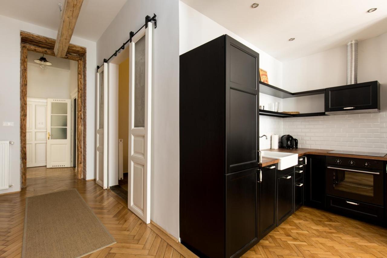 King Rustik & Central Apartment Budapest Esterno foto
