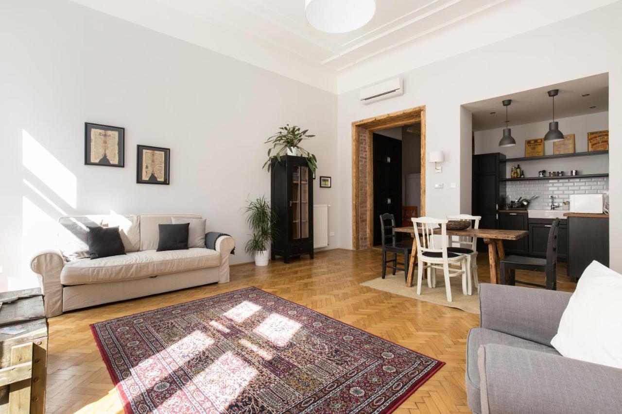 King Rustik & Central Apartment Budapest Esterno foto