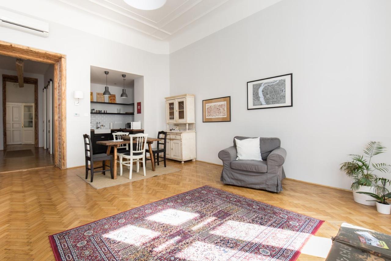 King Rustik & Central Apartment Budapest Esterno foto
